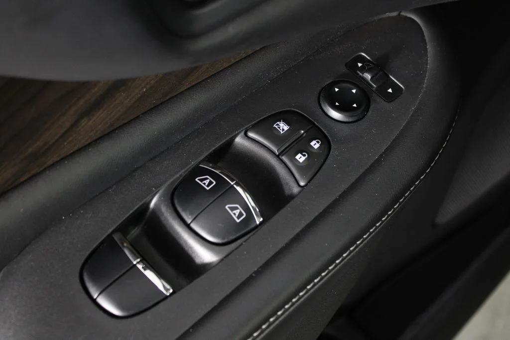 Certified Used 2020 Black Nissan Platinum image 24