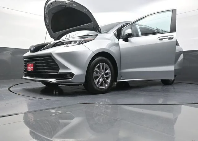 Used 2025 Silver Toyota XLE image 40