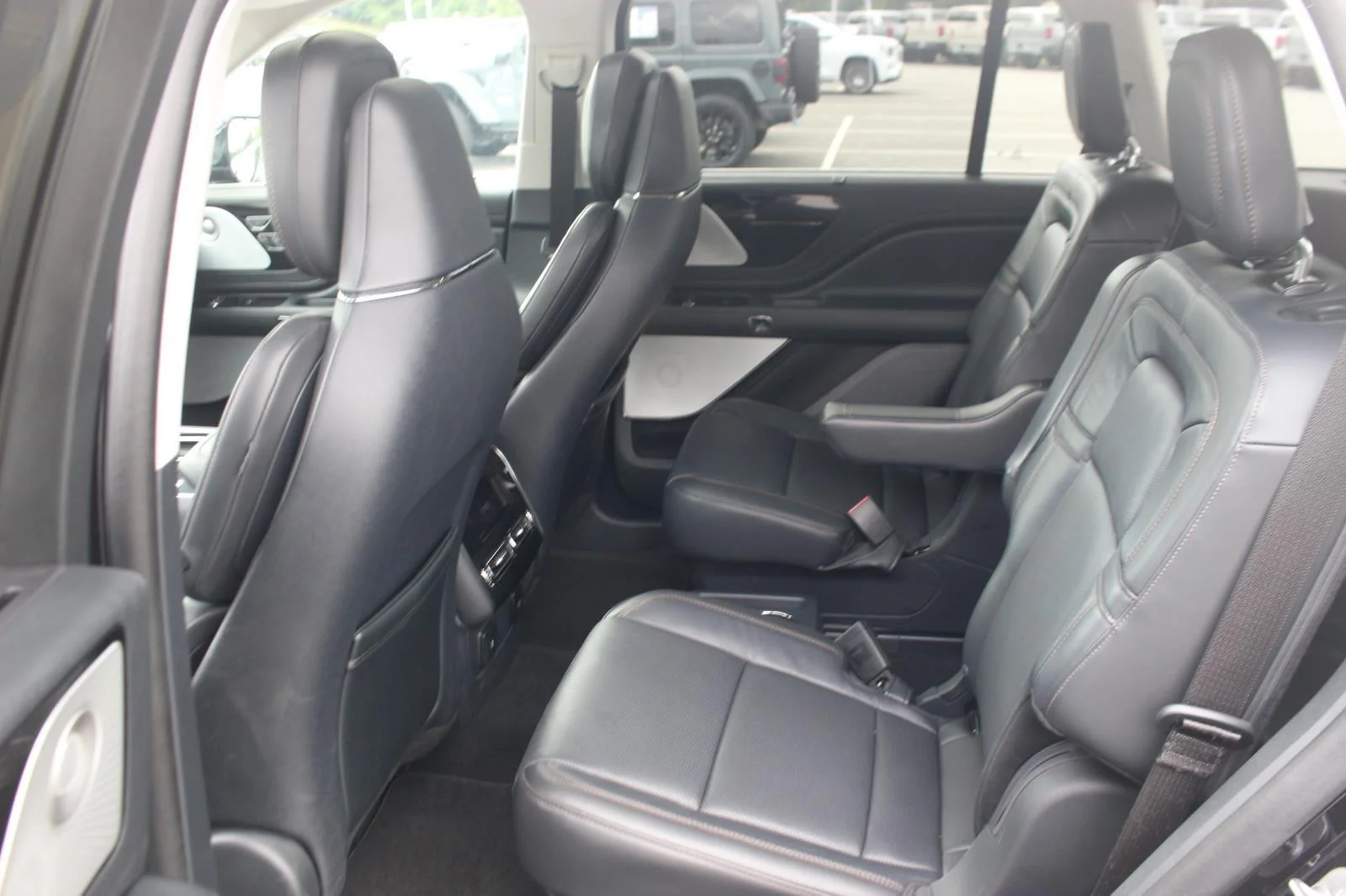 Used 2025 Black Lincoln Reserve image 32