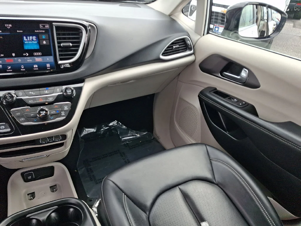 Used 2024 Bright White Cl Chrysler Touring L image 17