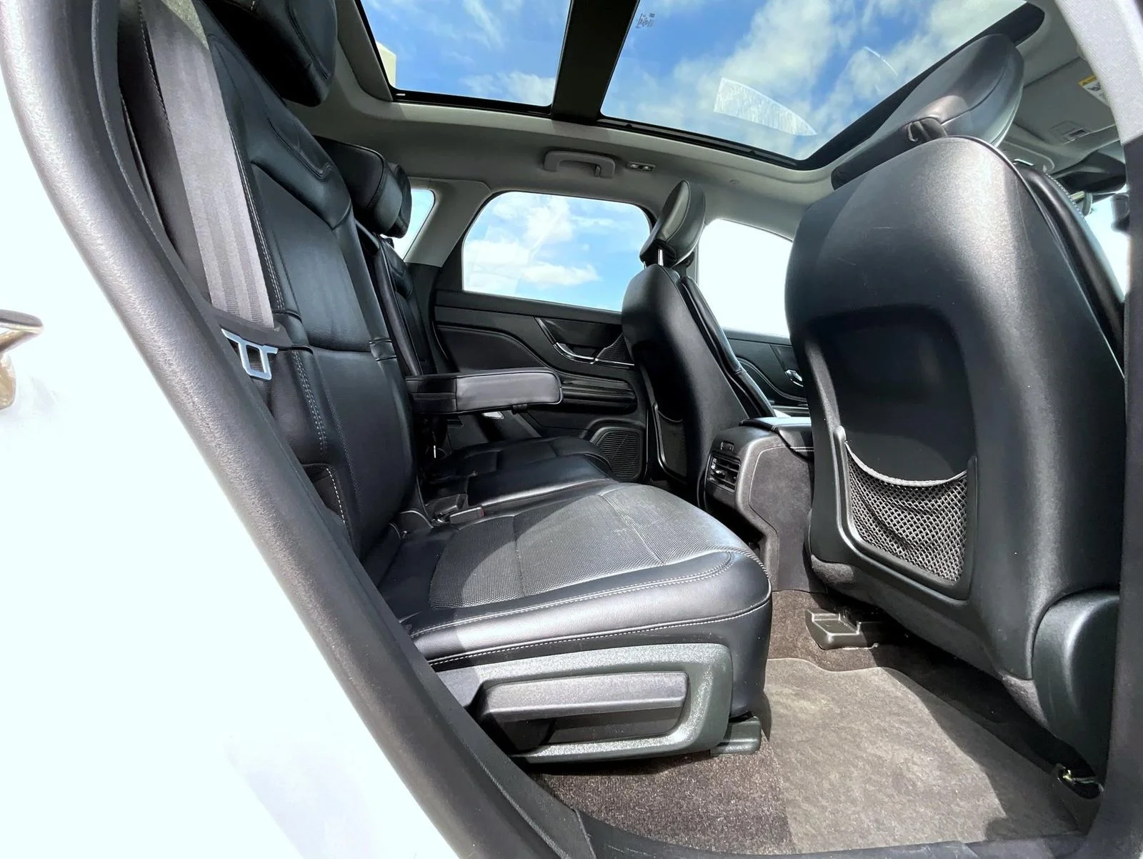 Used 2022 White Lincoln Reserve image 21
