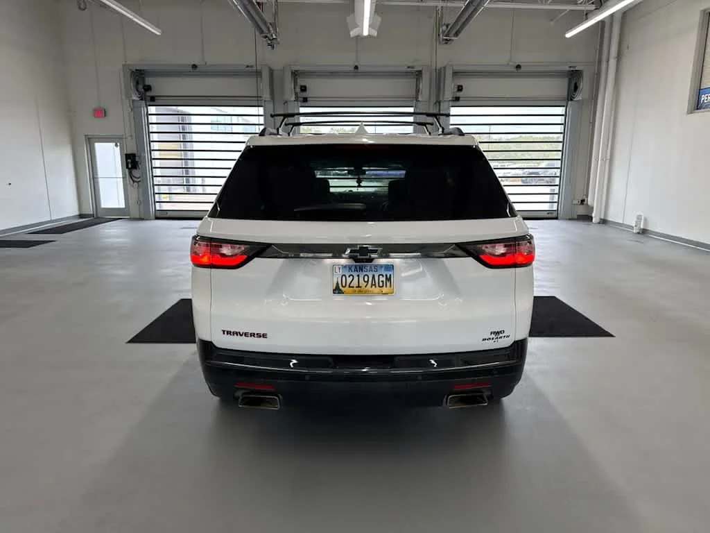 Used 2018 Summit White Chevrolet Premier image 6