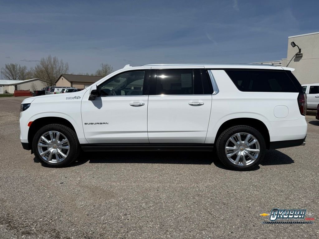 Used 2023 White Chevrolet High Country image 7