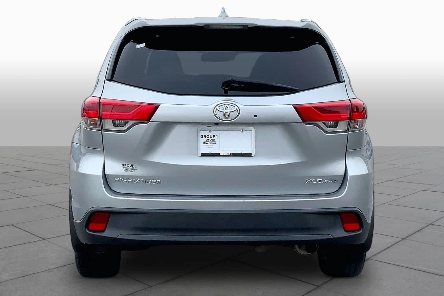 Used 2019 Celestial Silver Metallic Toyota XLE image 5