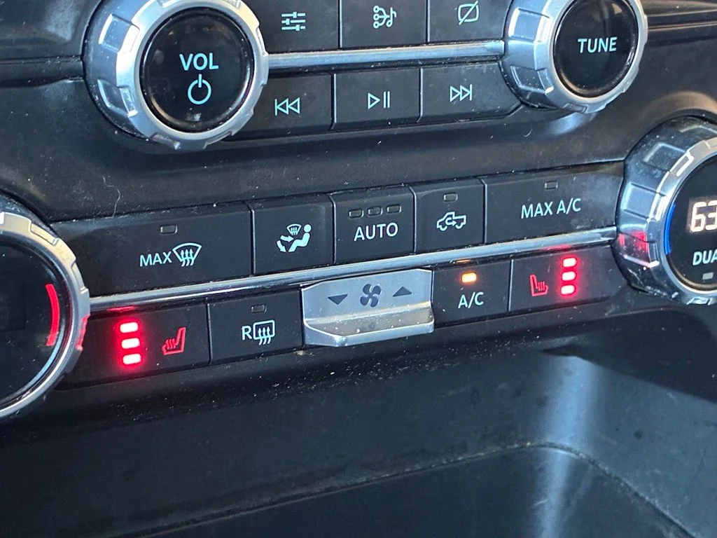 Used 2021 Black Ford XLT image 29