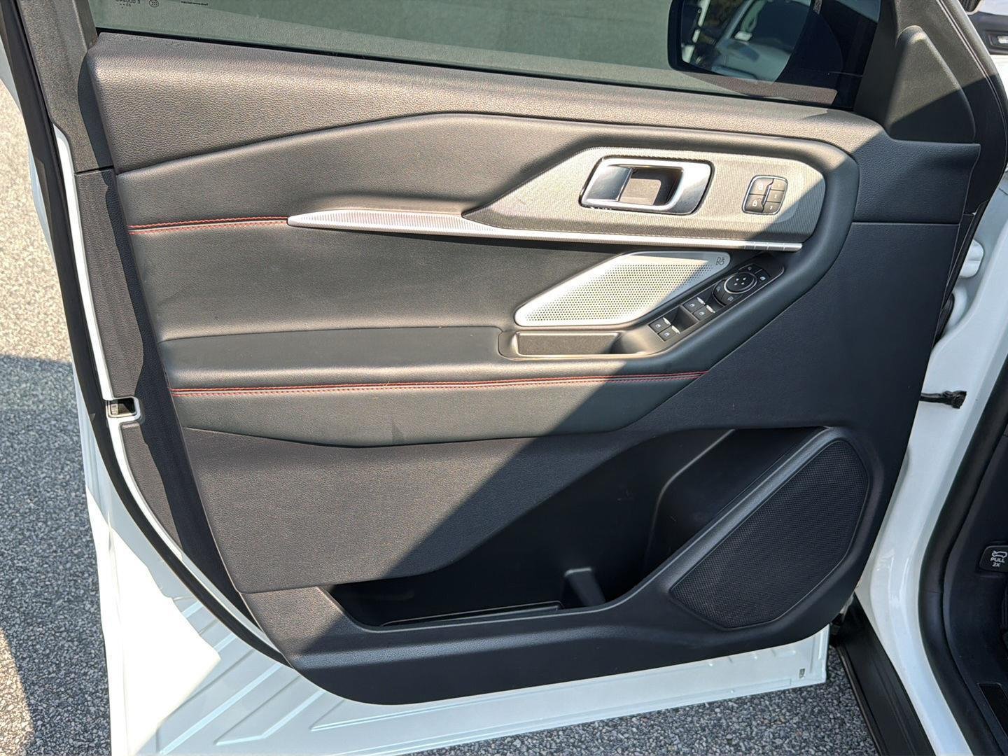 Used 2025 Star White Metallic Tri-Coat Ford ST image 18