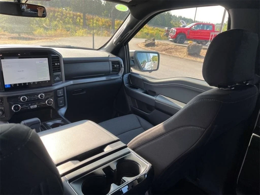 2025 Ford F-150 XLT - Photo 25