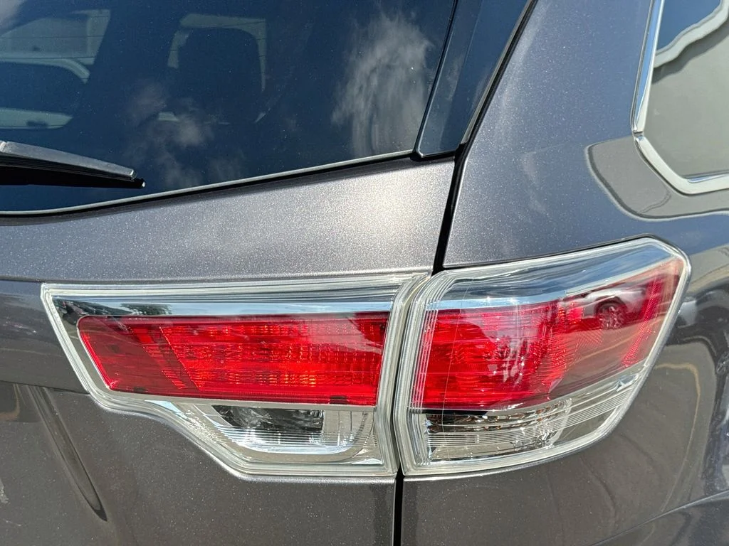 Used 2015 Gray Toyota LE Plus V6 image 31