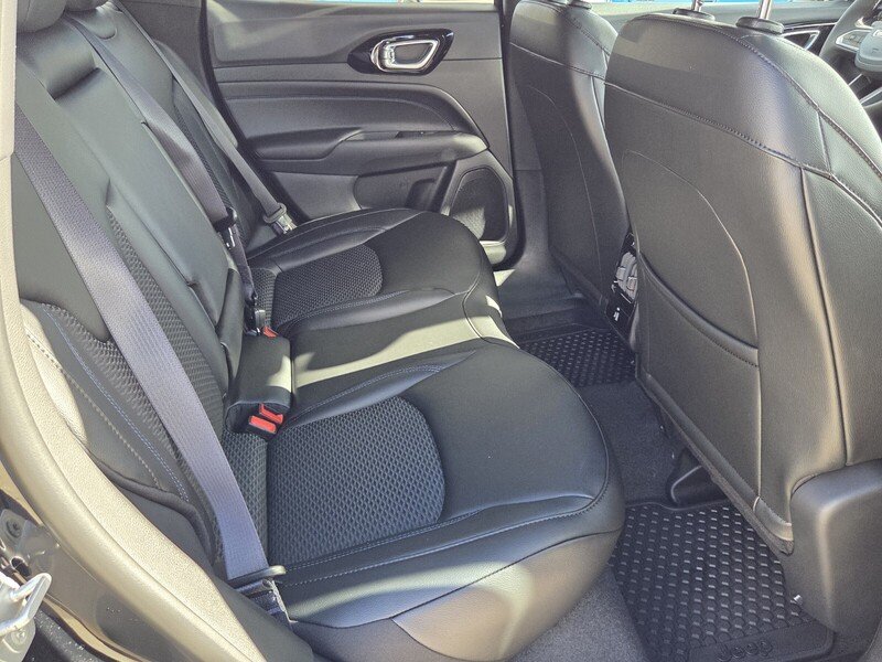 New 2026 Diamond Black Crystal Pearl-Coat Exterior Paint Jeep LATITUDE ALTITUDE 4X4 image 14
