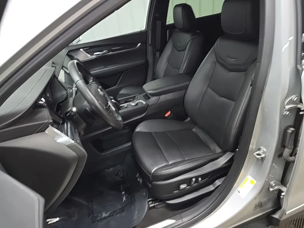 Used 2020 Silver Cadillac Premium Luxury image 30