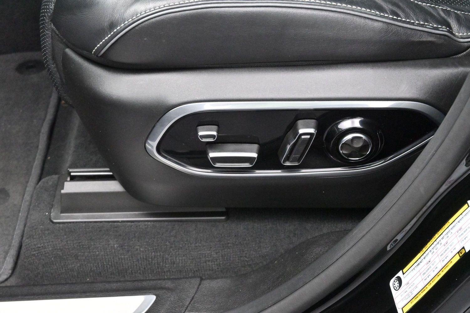 Used 2023 Diamond Black Crystal Pearlcoat Jeep Overland image 16