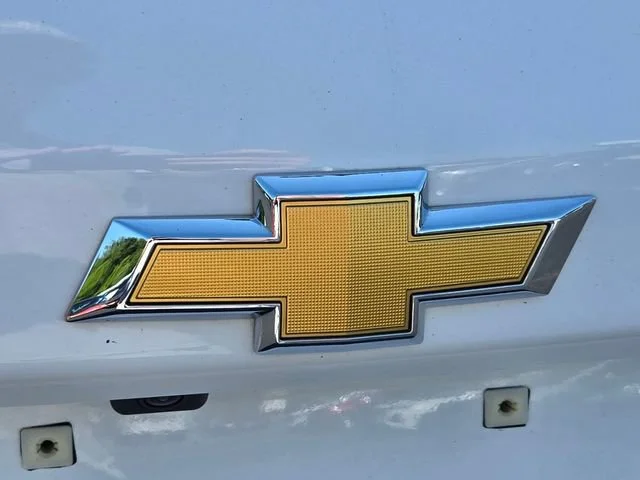 Used 2023 Summit White Chevrolet LT image 18