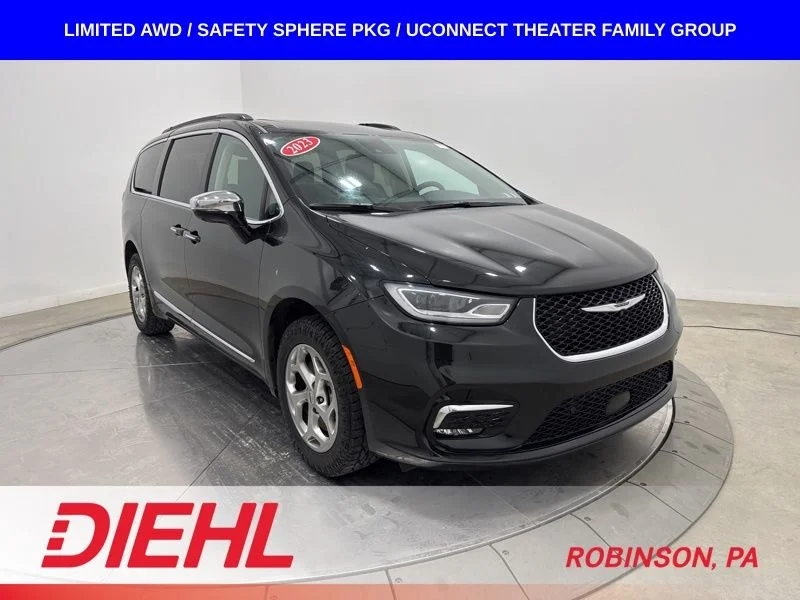 2023 Chrysler Pacifica Limited AWD's photo
