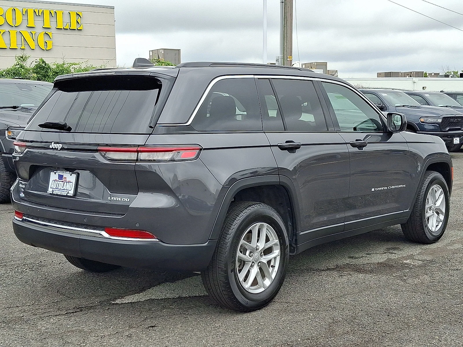 Certified Used 2025 Baltic Gray Metallic Clearcoat Jeep Laredo X image 7