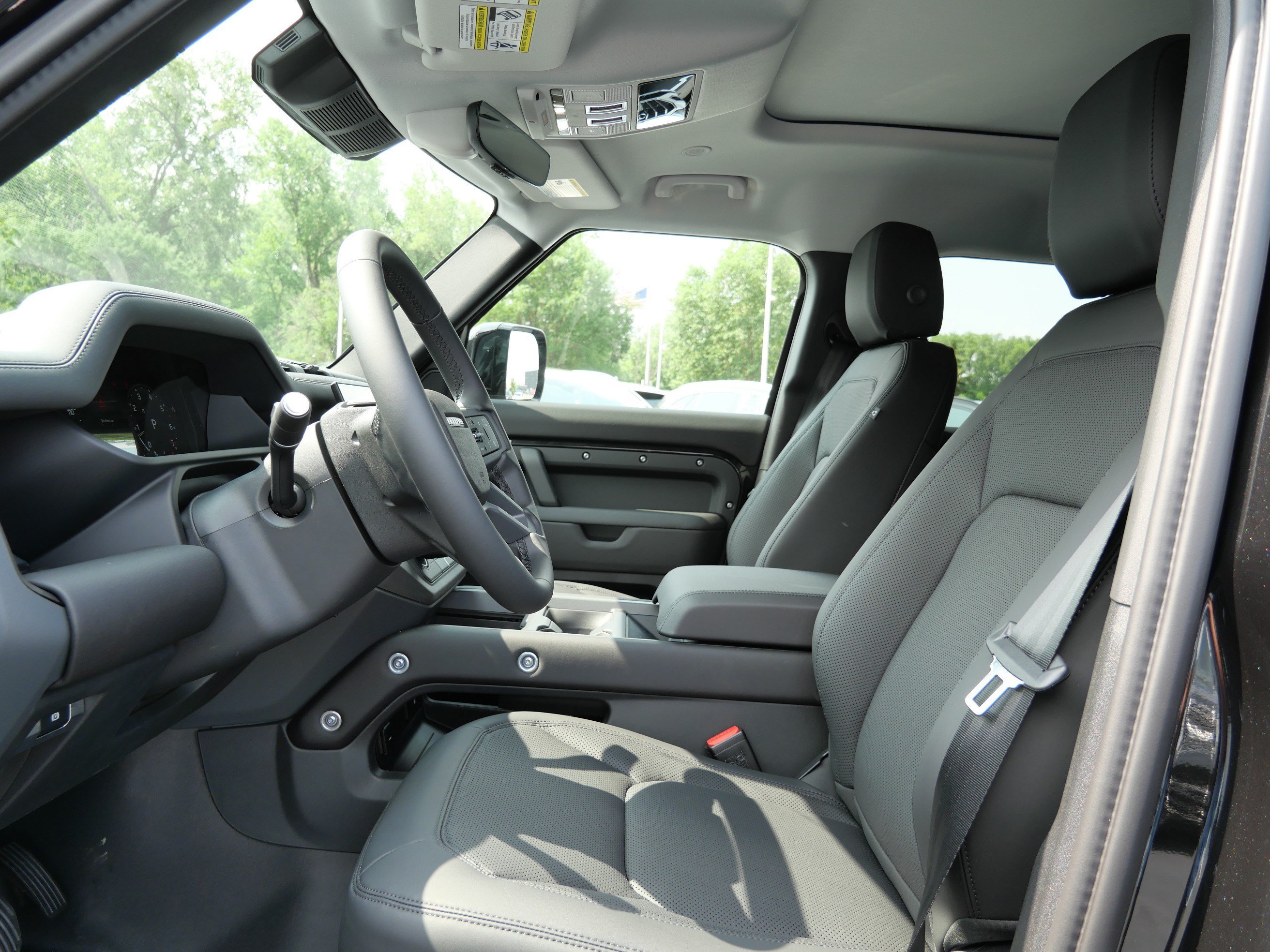 New 2026 Santorini Black Land Rover S image 3