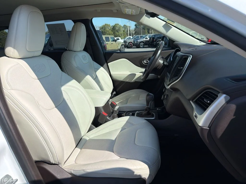 Used 2018 White Jeep Overland image 27