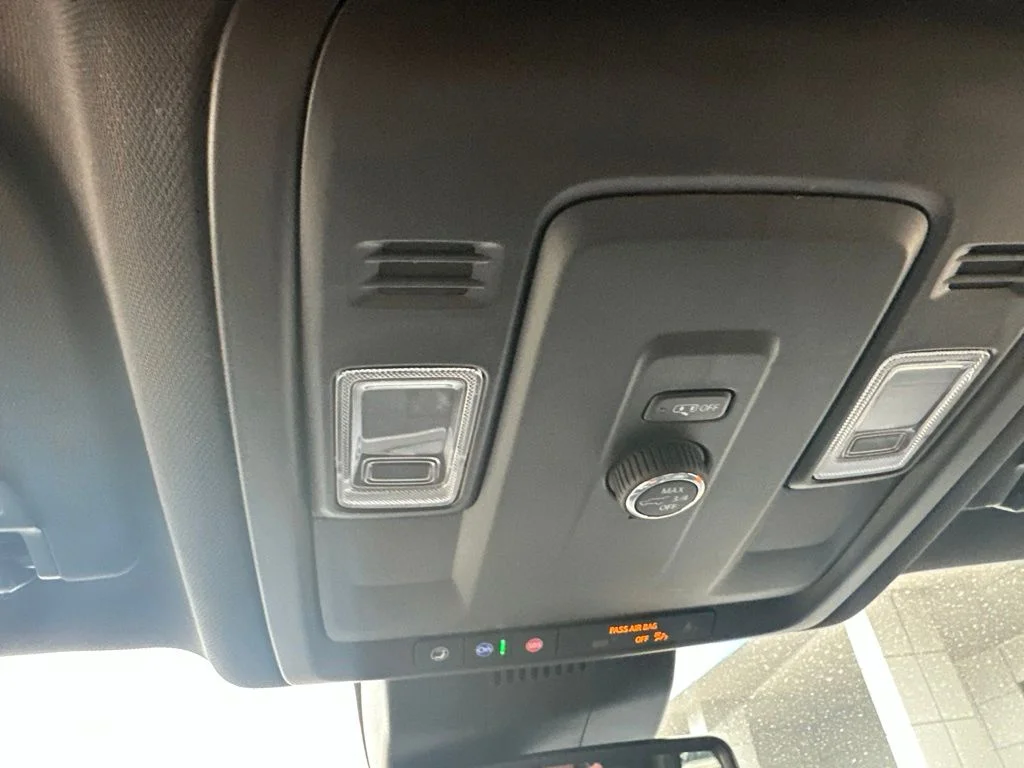 Used 2025 Gray Chevrolet Z71 image 27