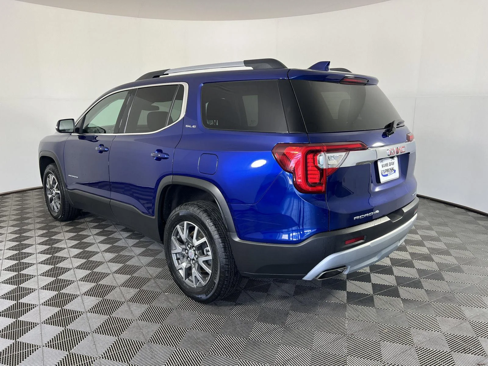 Used 2023 Ultra Blue Metallic GMC SLE image 29