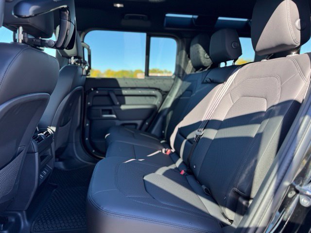 New 2026 Santorini Black Land Rover X-Dynamic SE image 10