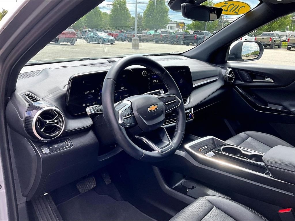 Used 2025 Gray Chevrolet LT image 8