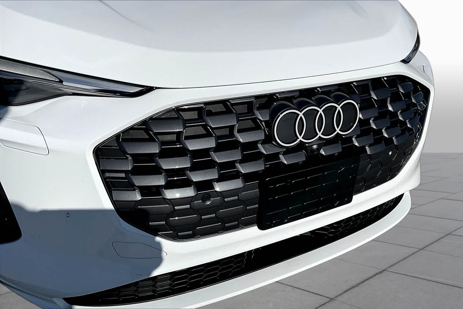 Used 2025 Arkona White Audi Premium image 30