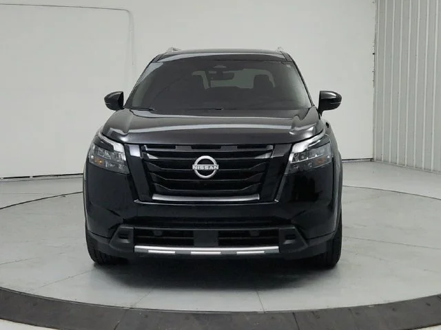 Used 2025 Black Nissan SL image 3