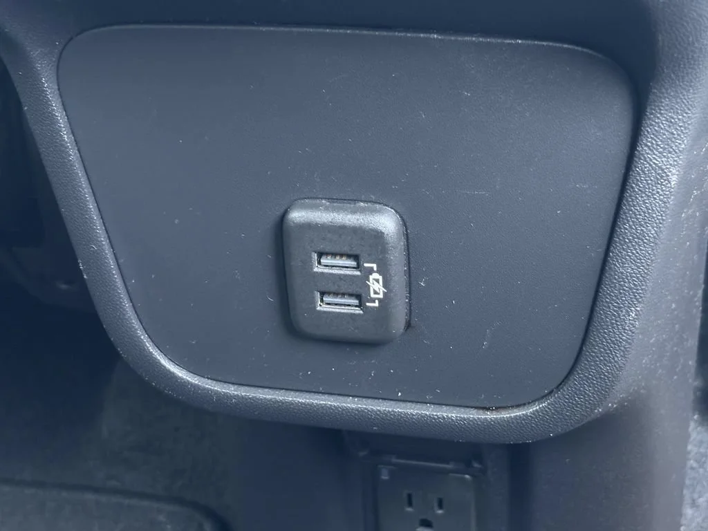 Used 2019 EBONY TWILIGHT METALLIC GMC SLE image 18