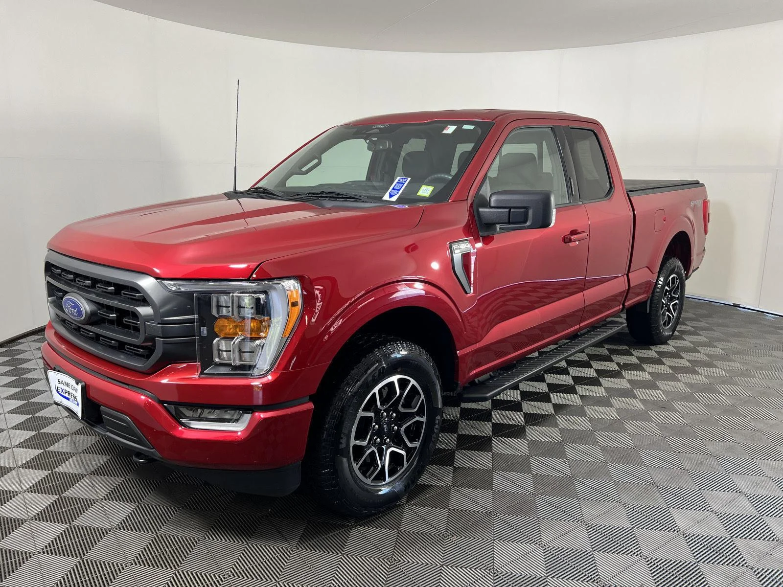 Used 2022  Ford XL image 25