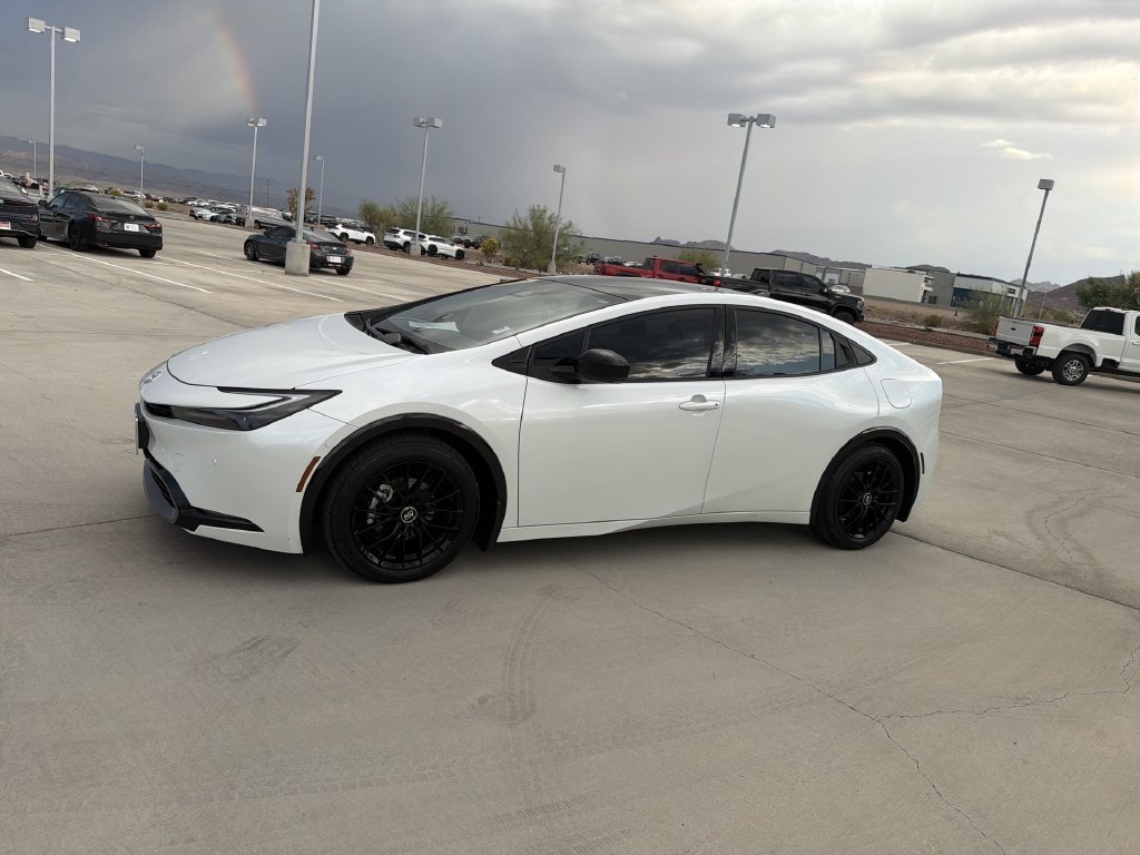 2025 Toyota Prius Limited - Photo 8