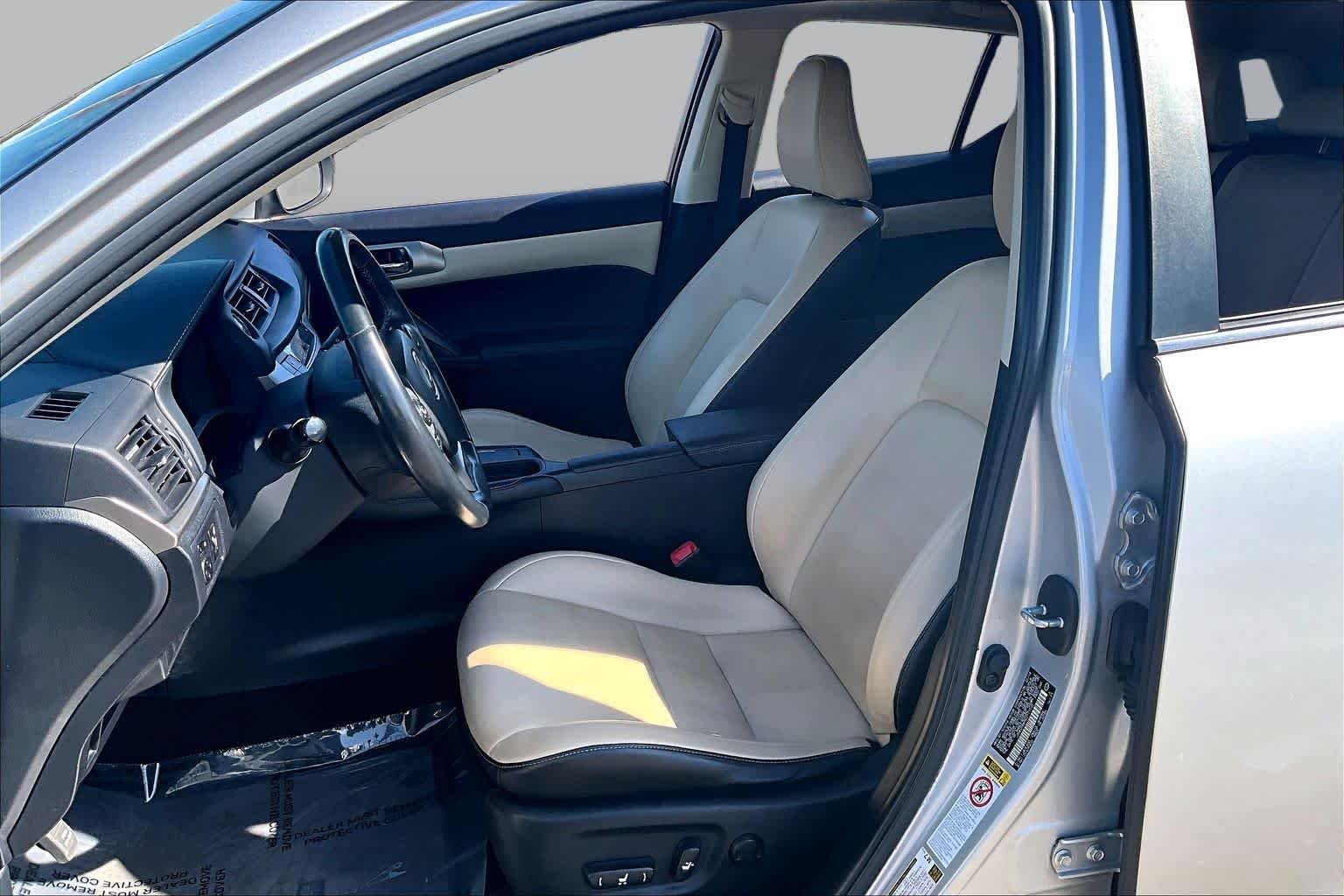 Used 2014 Silver Lining Metallic Lexus Hybrid image 7