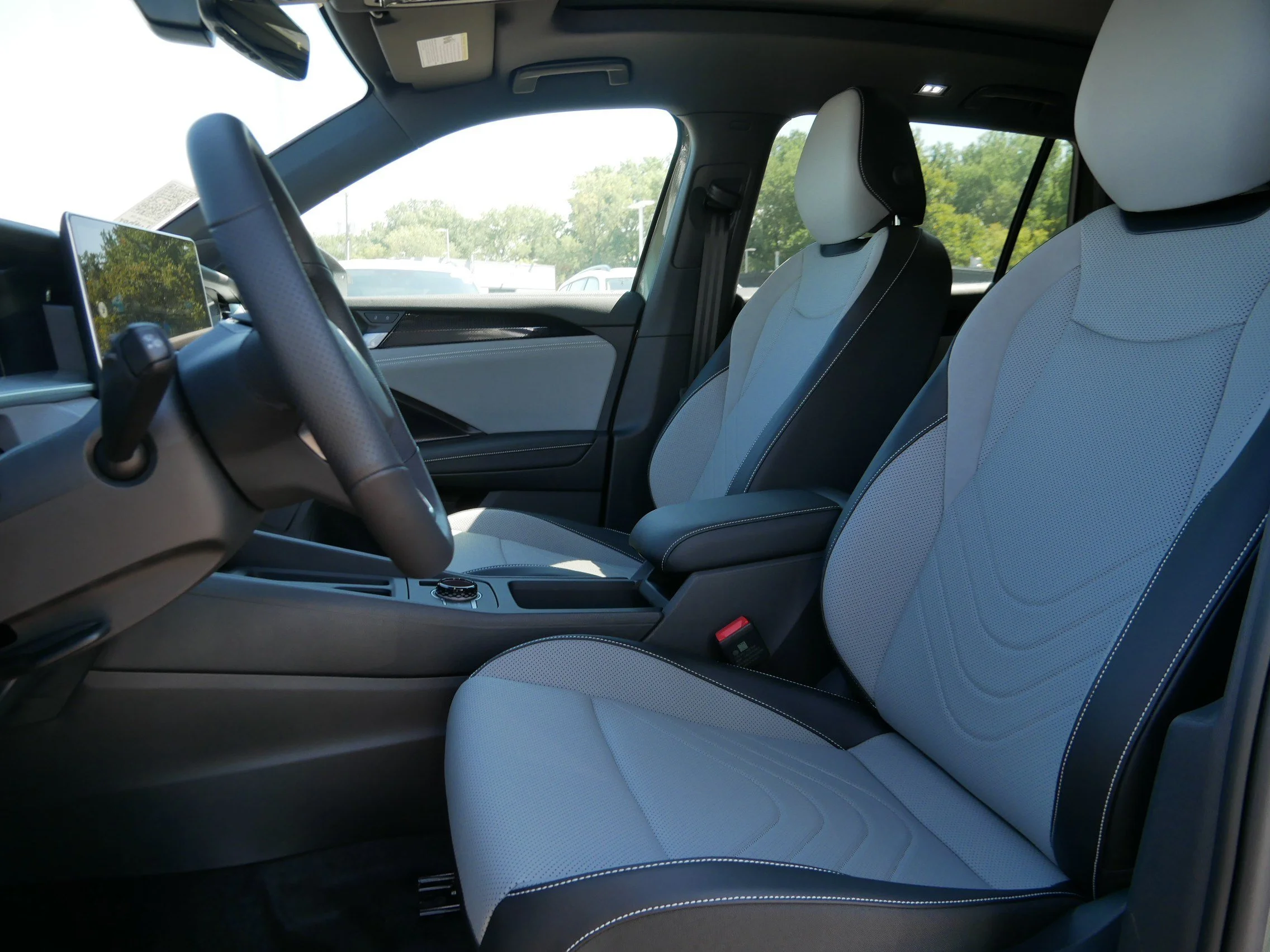 New 2026 Avocado Green w/Deep Black Roof Volkswagen SE R-Line Black image 4