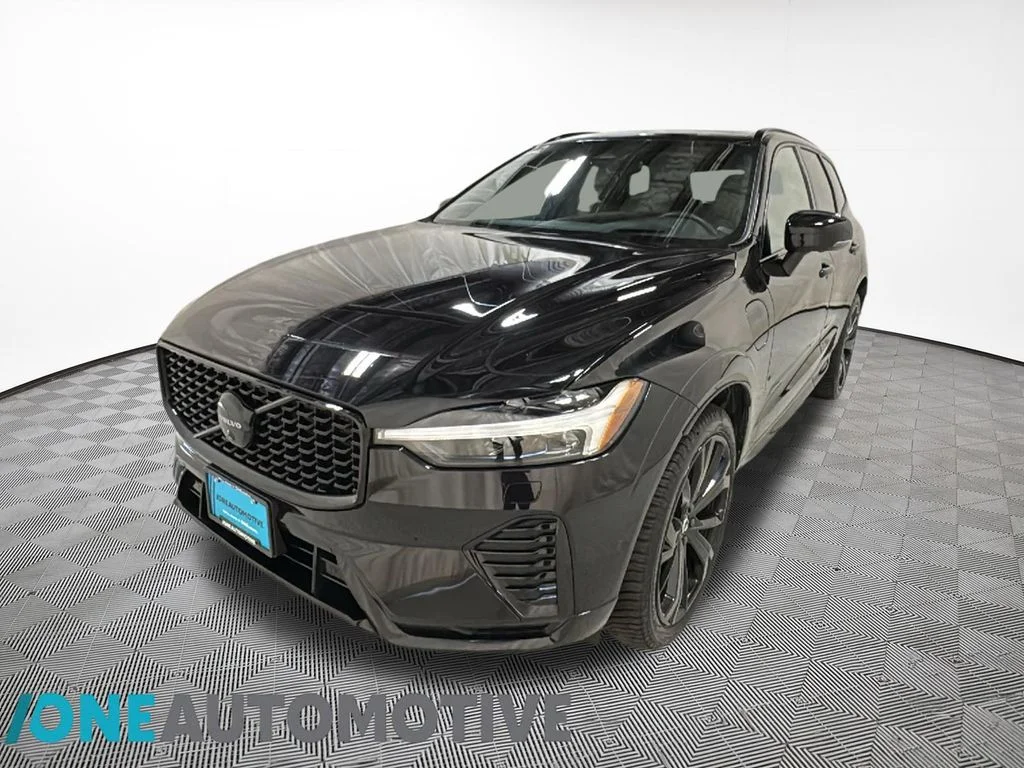 2024 Volvo XC60 T8 Ultimate Black Edition Theme AWD's photo