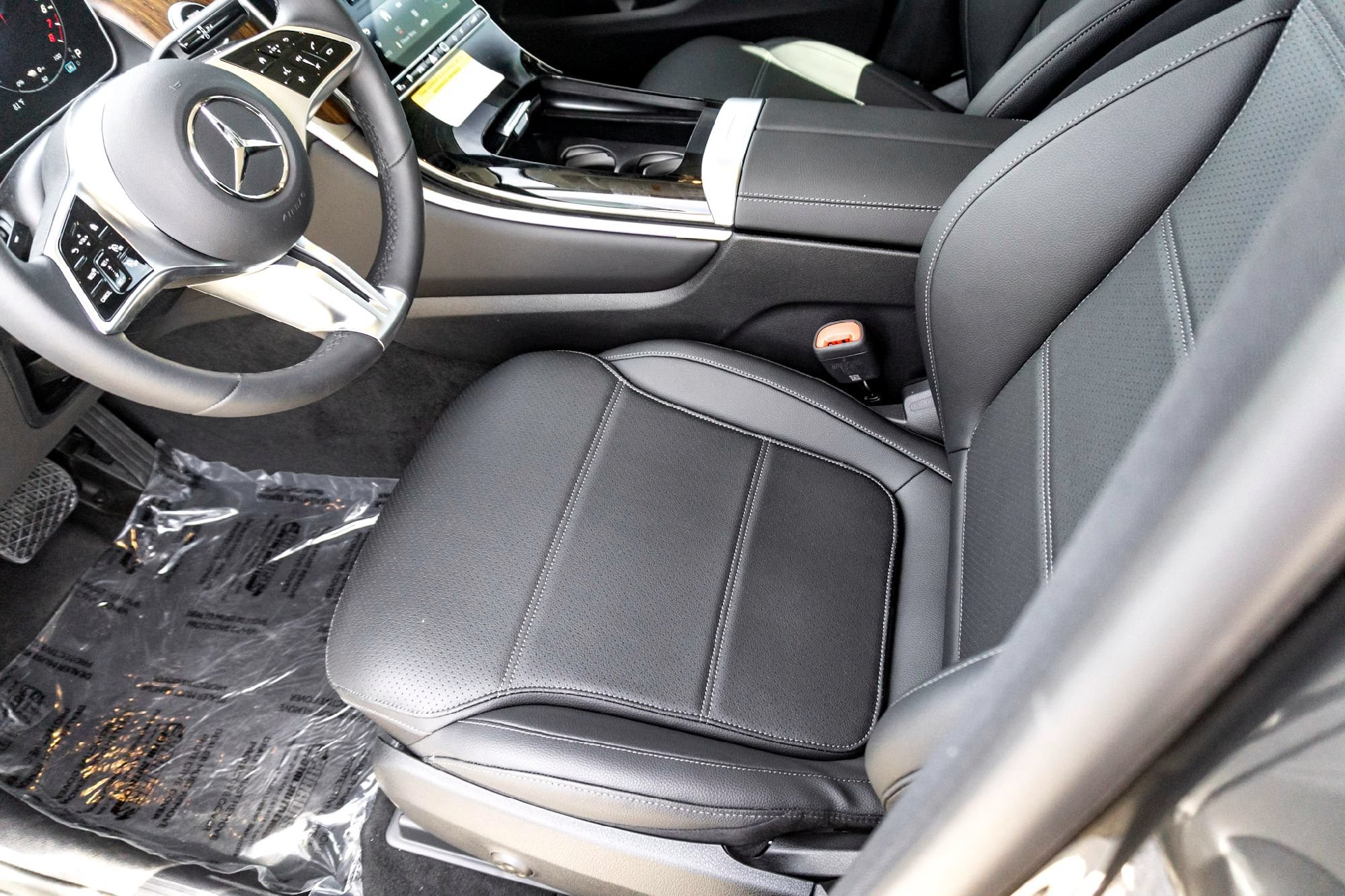 2025 Mercedes-Benz GLC Base - Photo 34