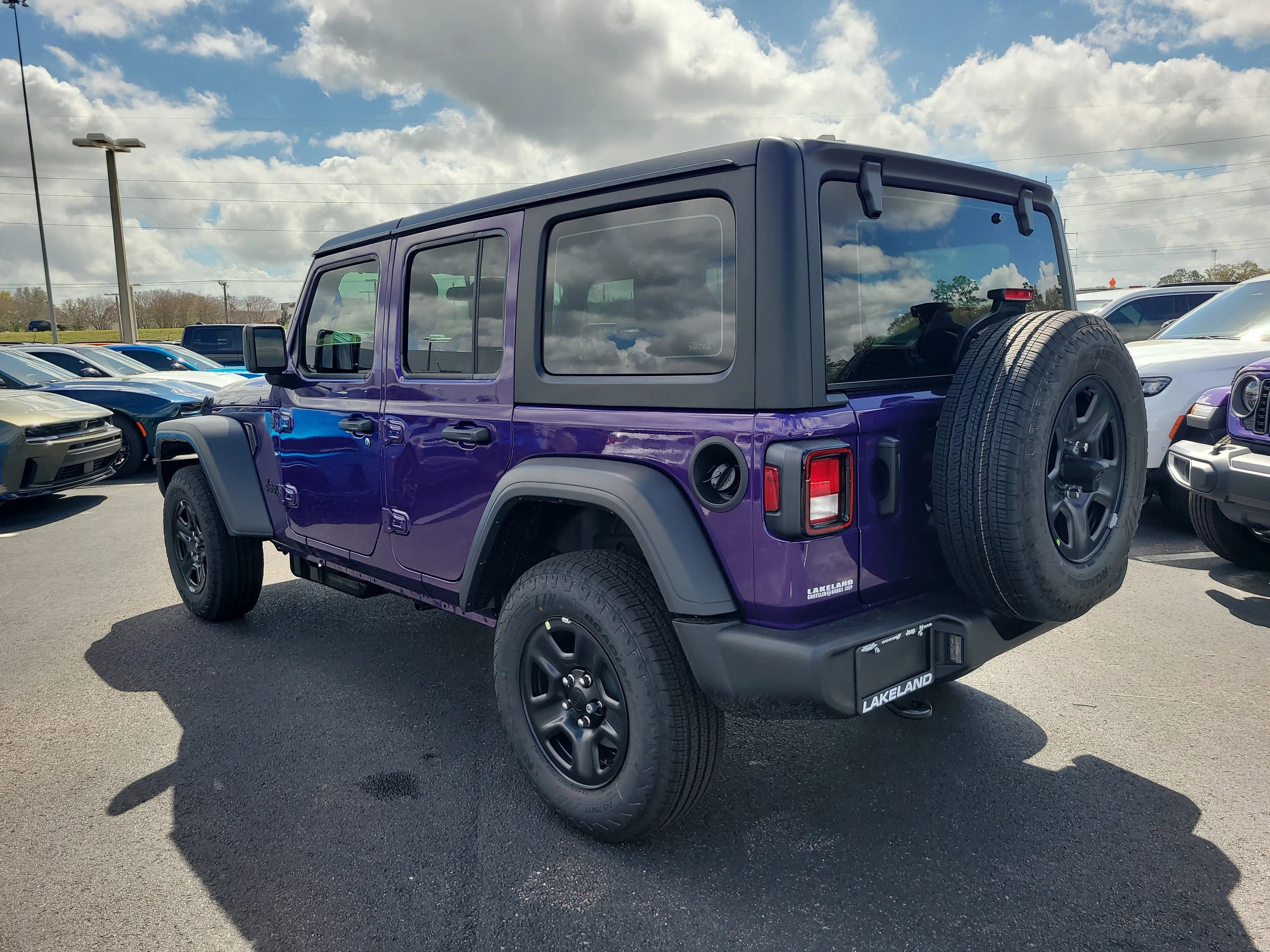 New 2026 Reign Jeep Sport image 8