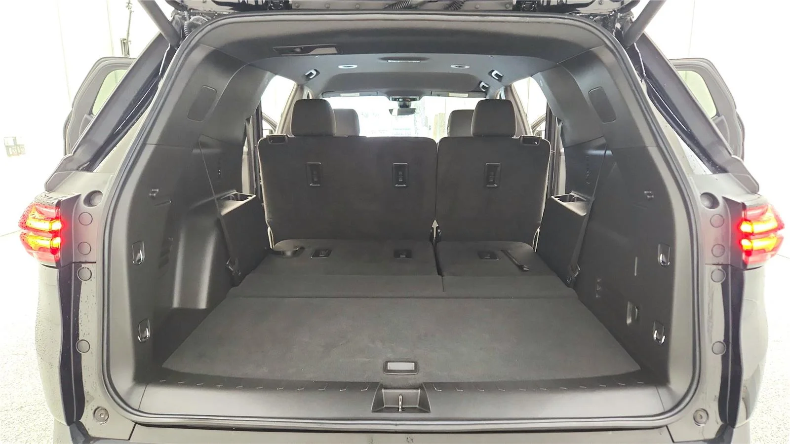 Used 2023 Mosaic Black Metallic Chevrolet LT Cloth image 37