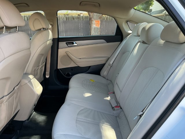 Used 2016 White Hyundai SE image 21