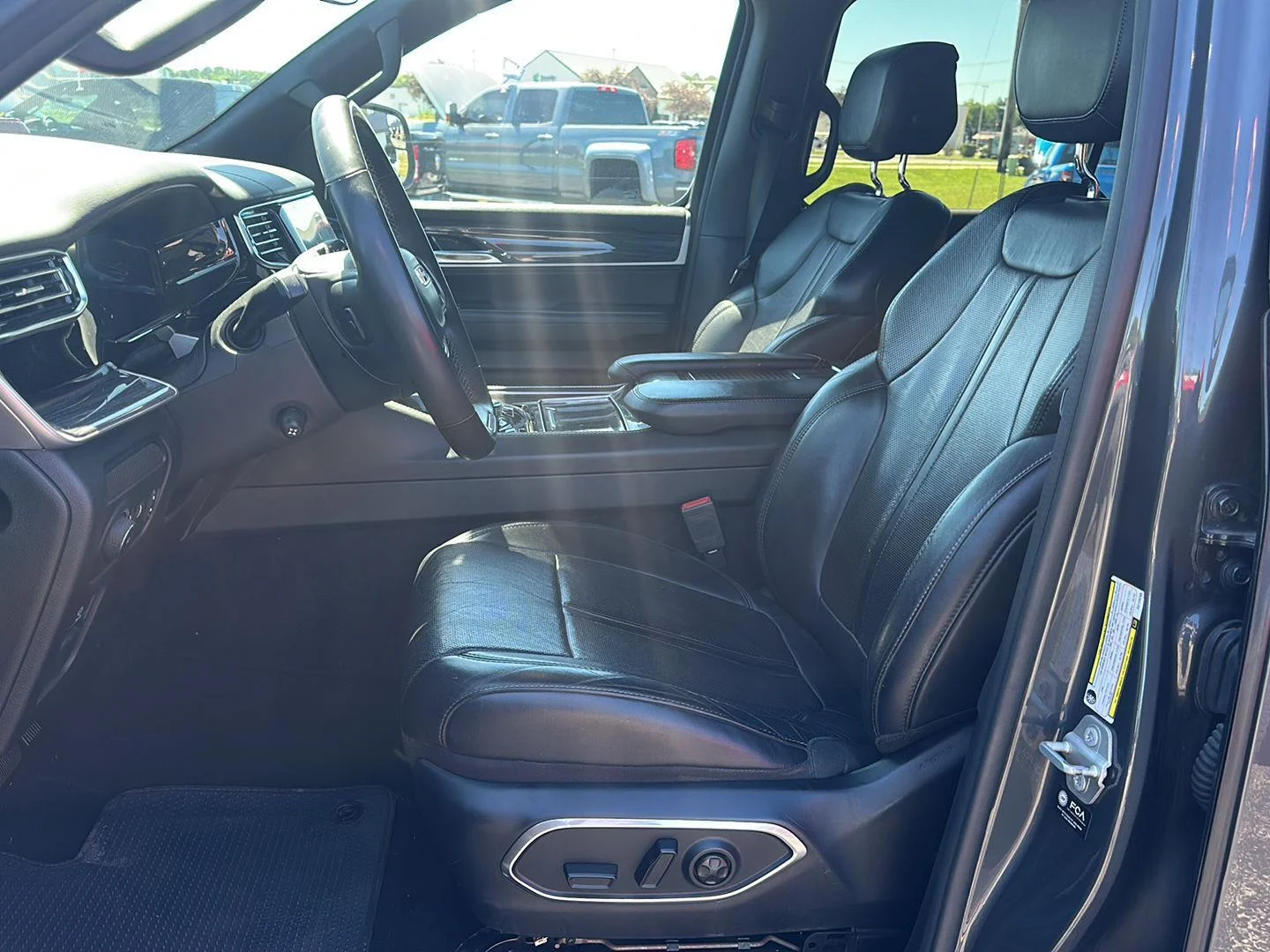 Used 2022 Metallic Jeep Series III image 9
