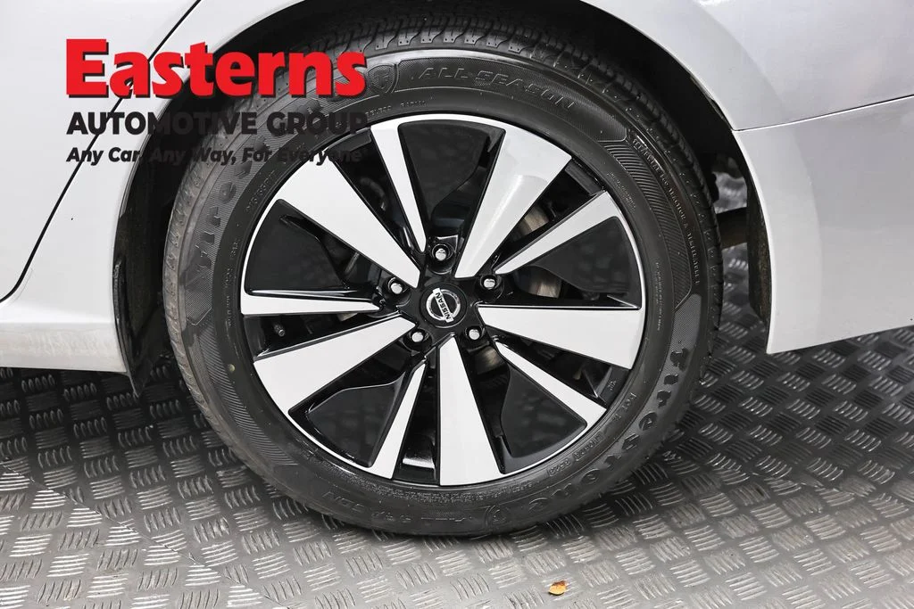 Used 2022 Silver Nissan 2.5 SV image 8