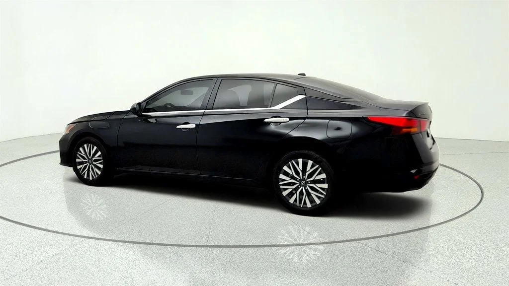 Used 2024 Super Black Nissan 2.5 SV AWD Sedan image 7