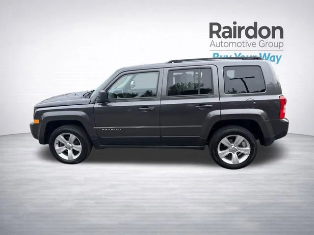 Used 2014 Granite Crystal Metallic Clearcoat Jeep Latitude image 4