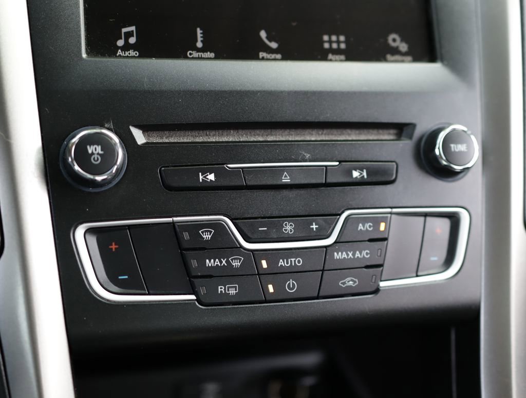 Used 2017 Red Ford SE image 14