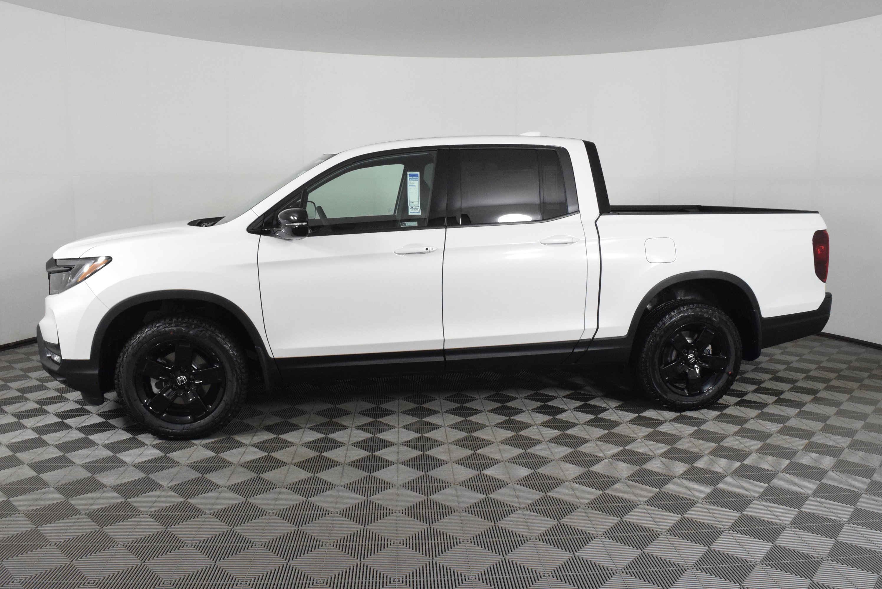 New 2026 Platinum White Pearl Honda Black Edition image 9