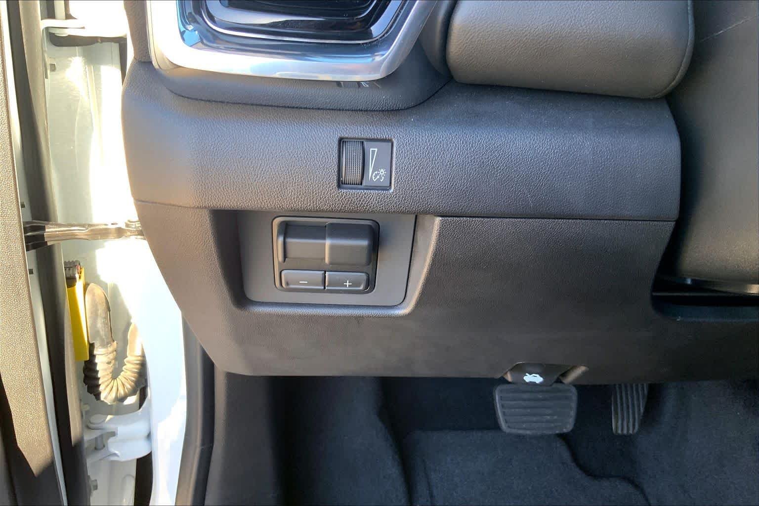 Certified Used 2026 Summit White GMC Elevation image 32