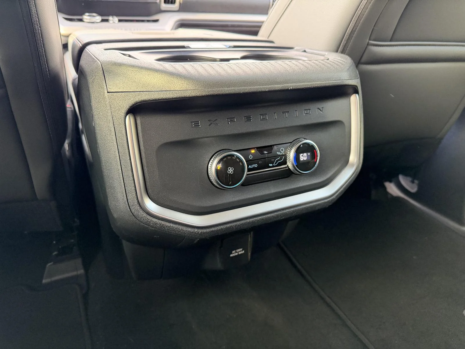Used 2025 Oxford White Ford Active image 9
