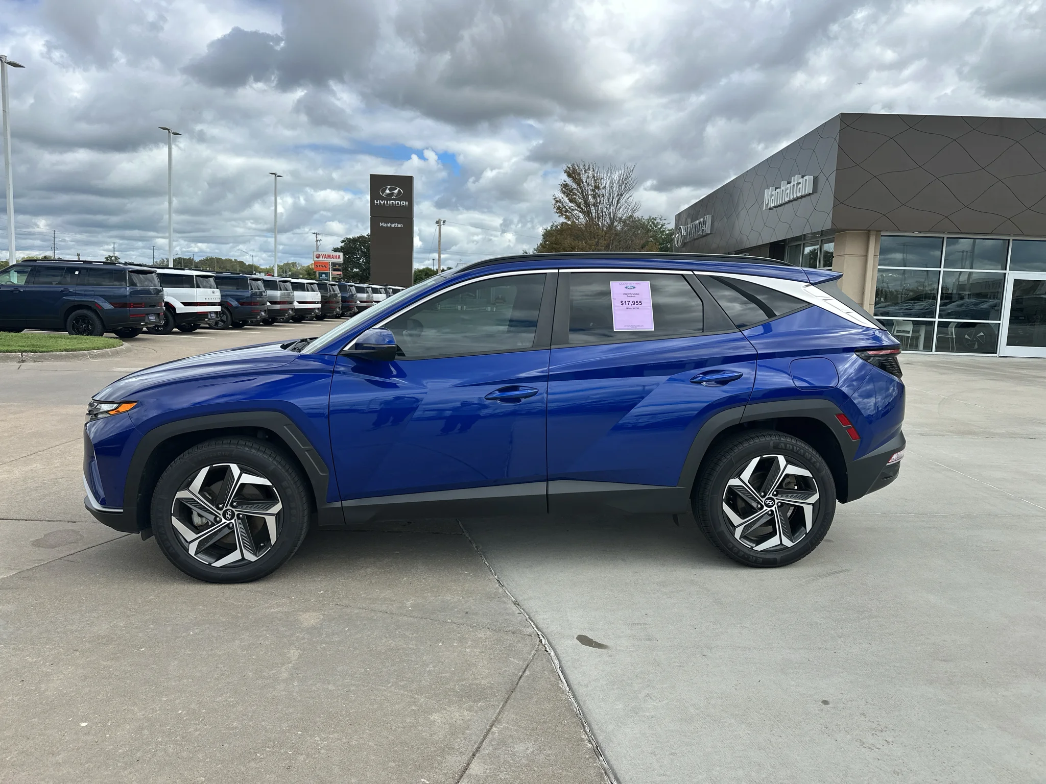 Used 2022 Intense Blue Hyundai SEL image 9