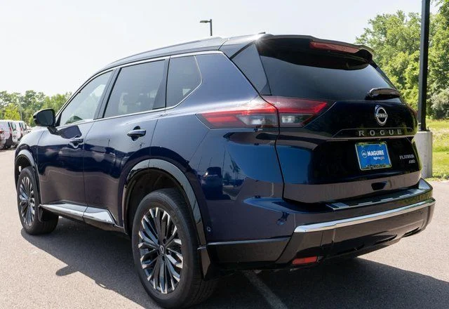 Used 2025 Blue Nissan Platinum image 8