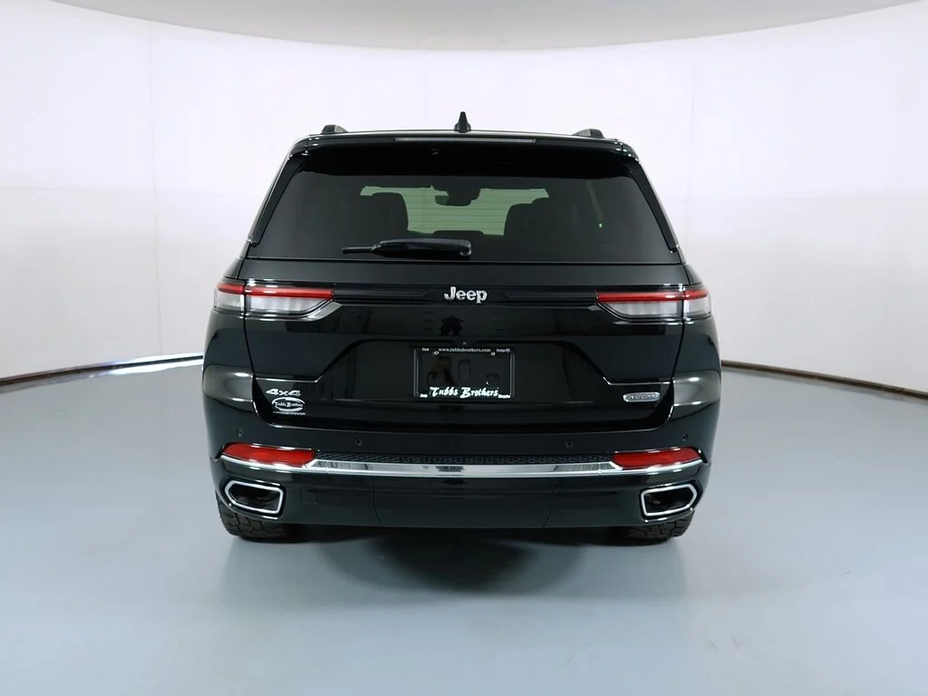 Certified Used 2022 Diamond Black Jeep Overland image 6