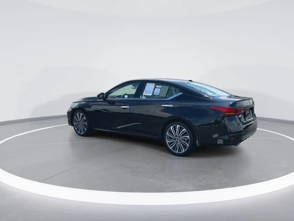 Used 2024 Black Nissan 2.5 SL image 6