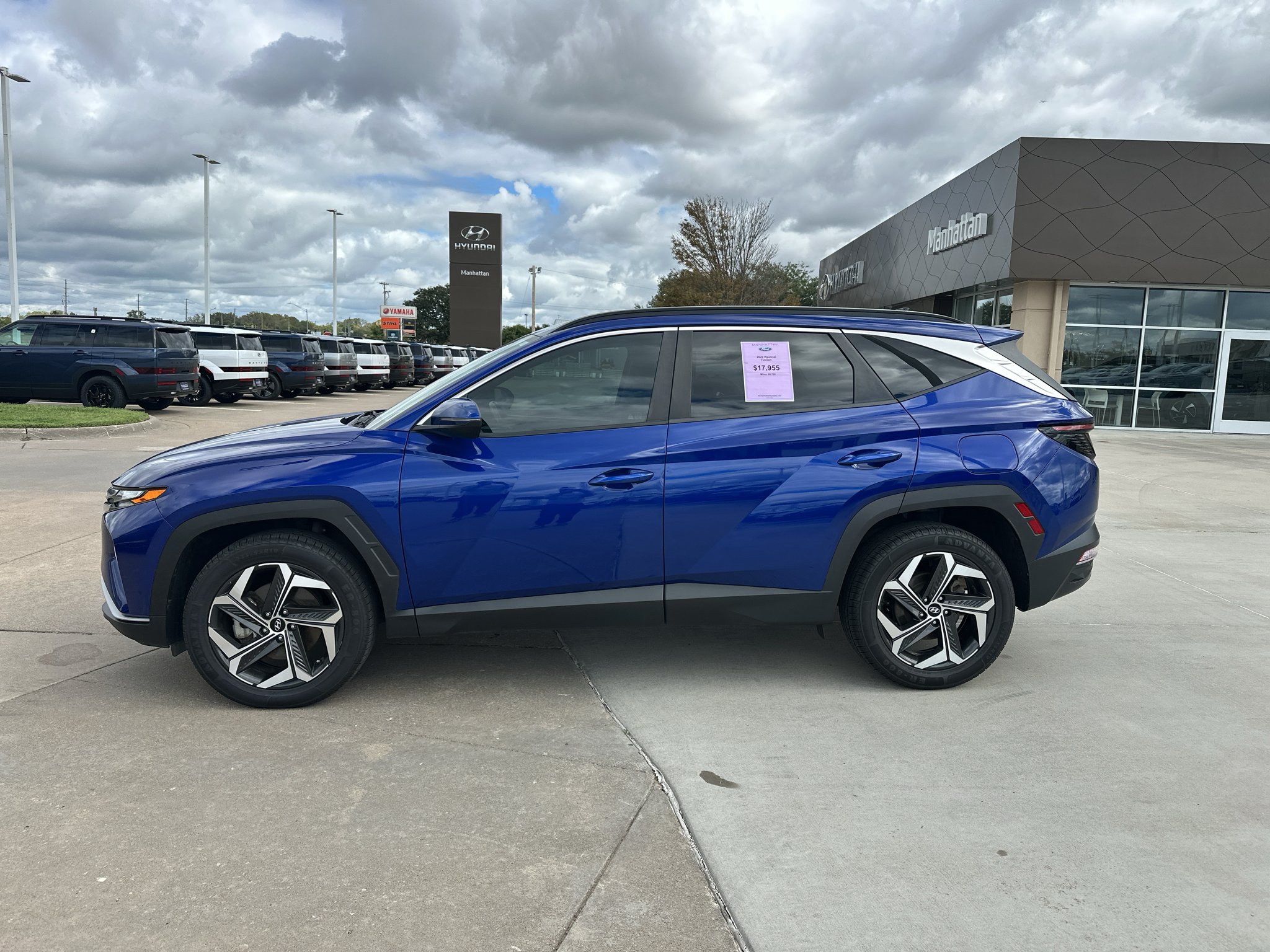 Used 2022 Intense Blue Hyundai SEL image 9
