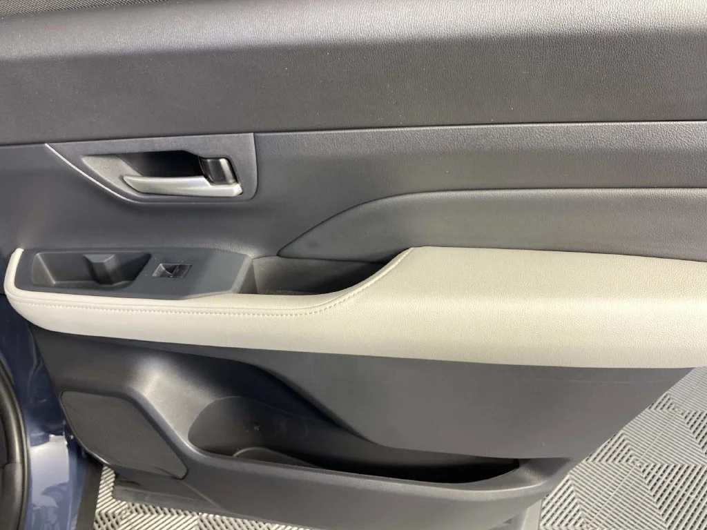 Used 2025 Cloud Toyota Platinum image 28